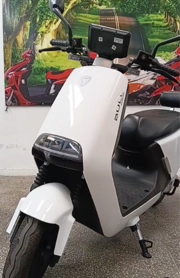 Scooter elétrica branca